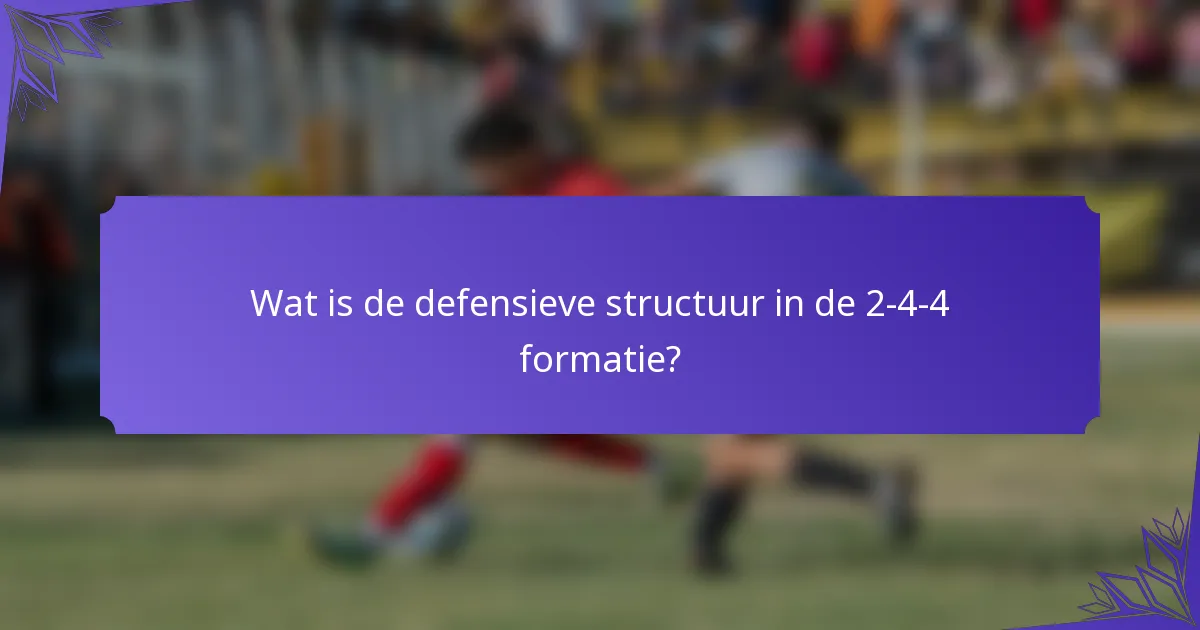 Wat is de defensieve structuur in de 2-4-4 formatie?