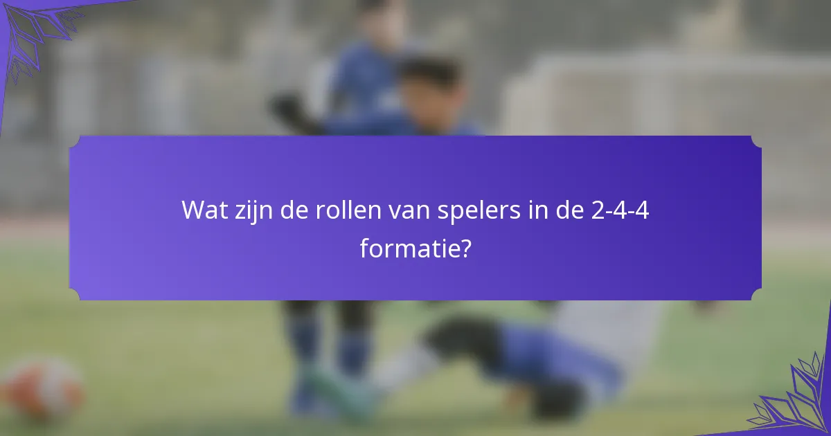 Wat zijn de rollen van spelers in de 2-4-4 formatie?
