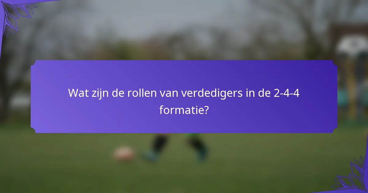 Wat zijn de rollen van verdedigers in de 2-4-4 formatie?
